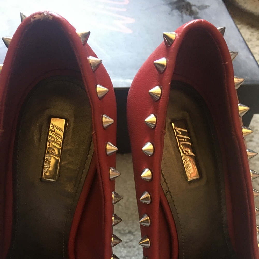 Sexy red Wild Pair “rocker chick” spiked wedges - Picture 5 of 8